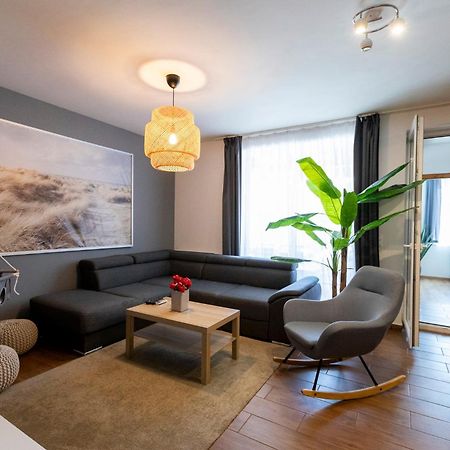 Park Apartman Sarrod Экстерьер фото