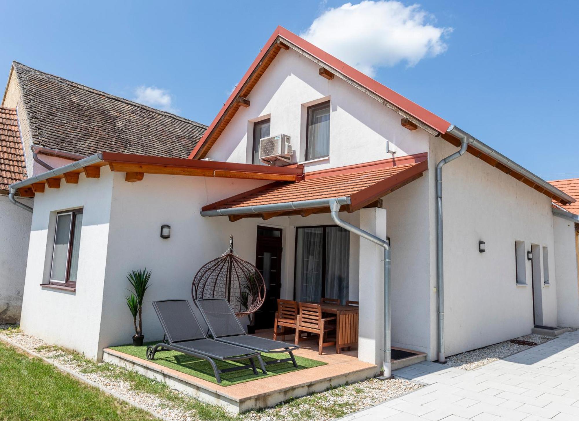 Park Apartman Sarrod Экстерьер фото