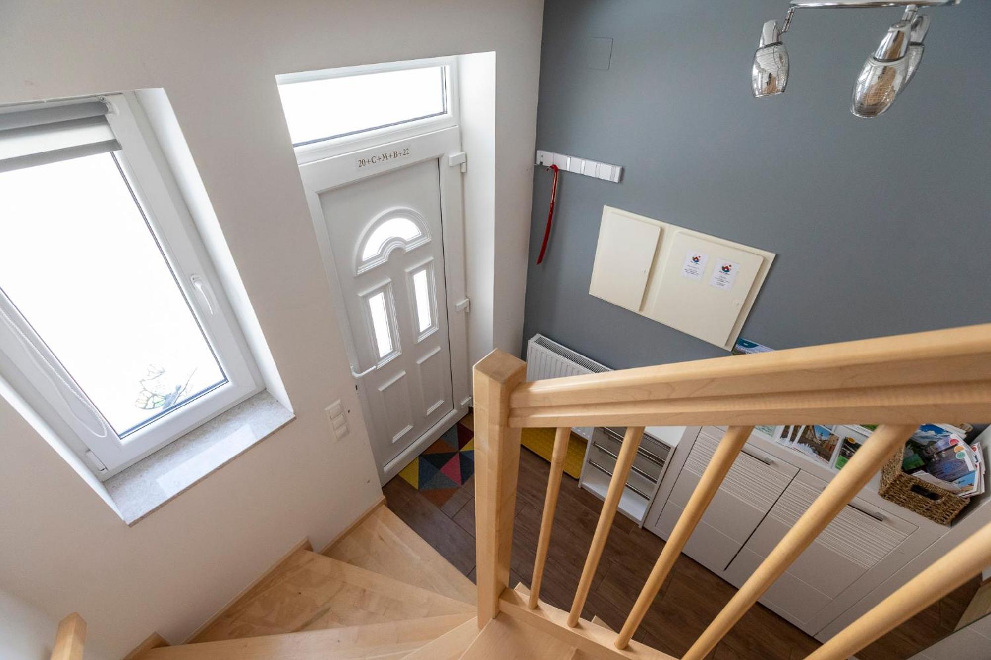 Park Apartman Sarrod Экстерьер фото
