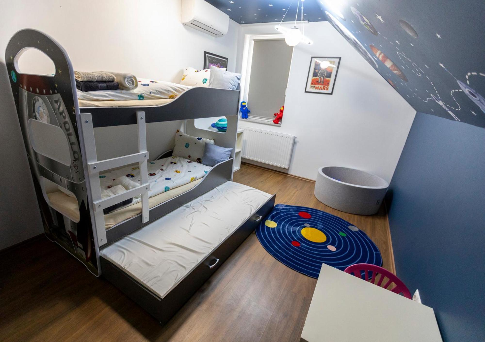 Park Apartman Sarrod Экстерьер фото
