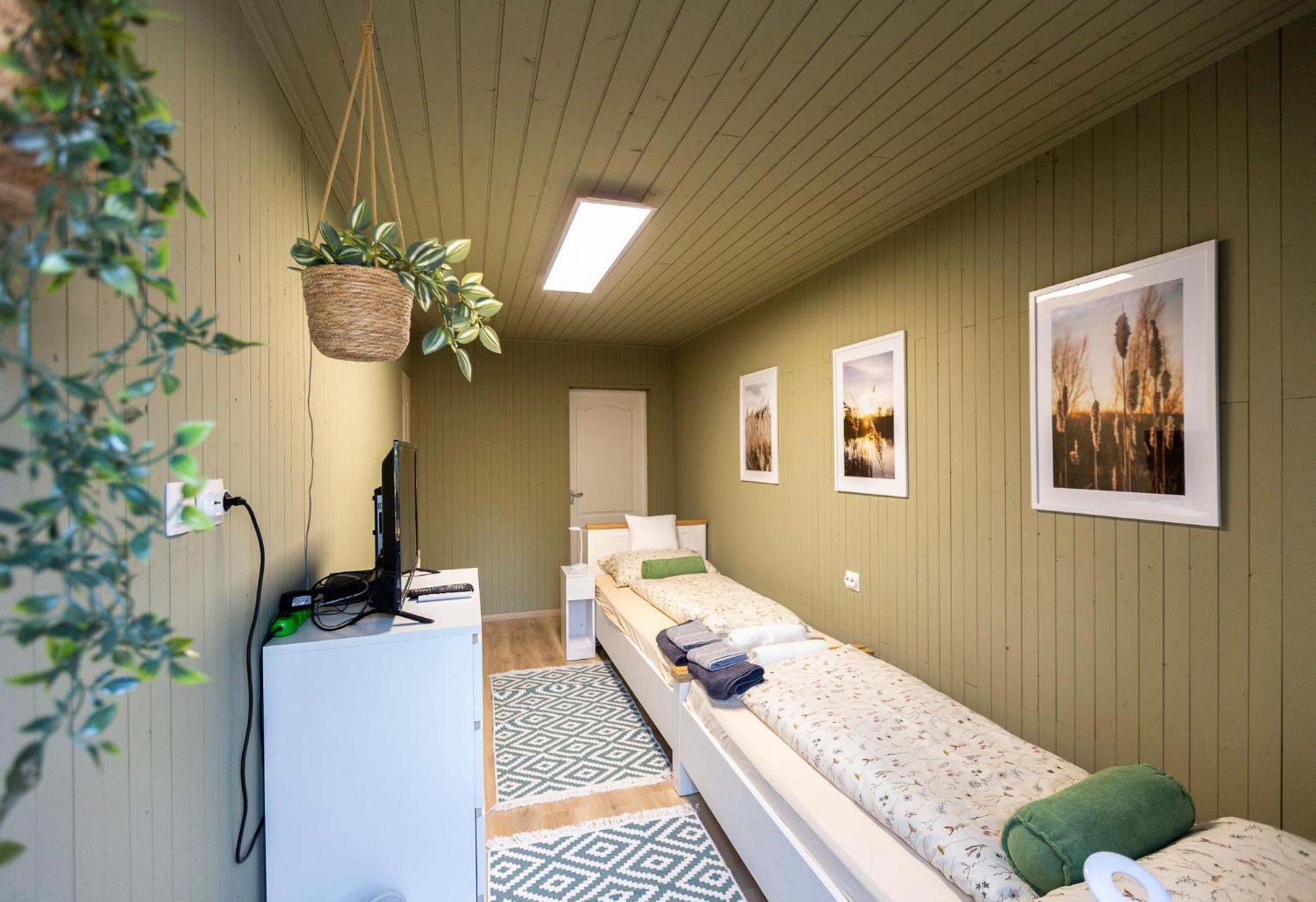 Park Apartman Sarrod Экстерьер фото
