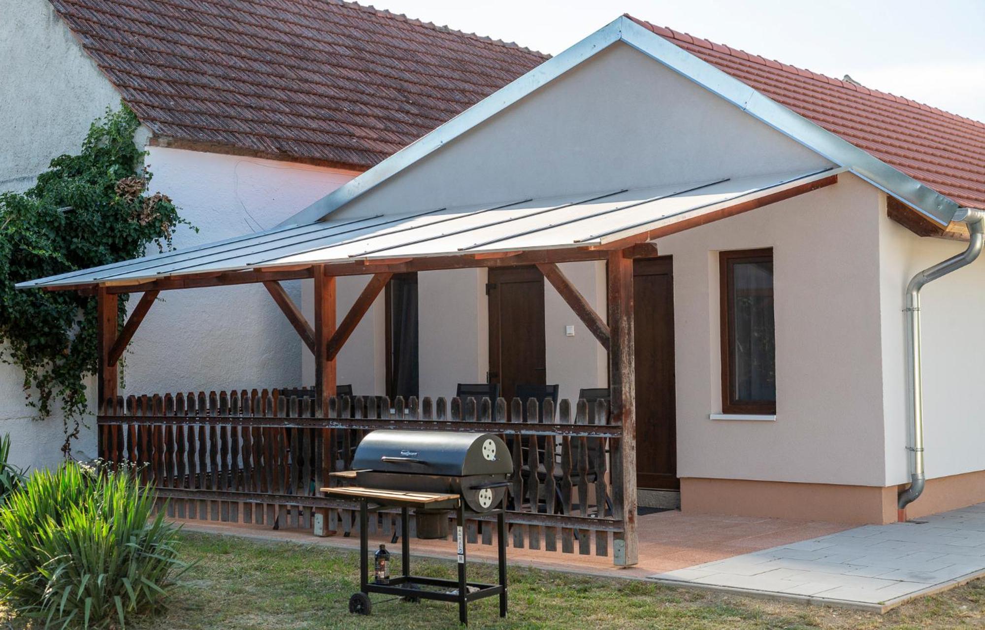 Park Apartman Sarrod Экстерьер фото
