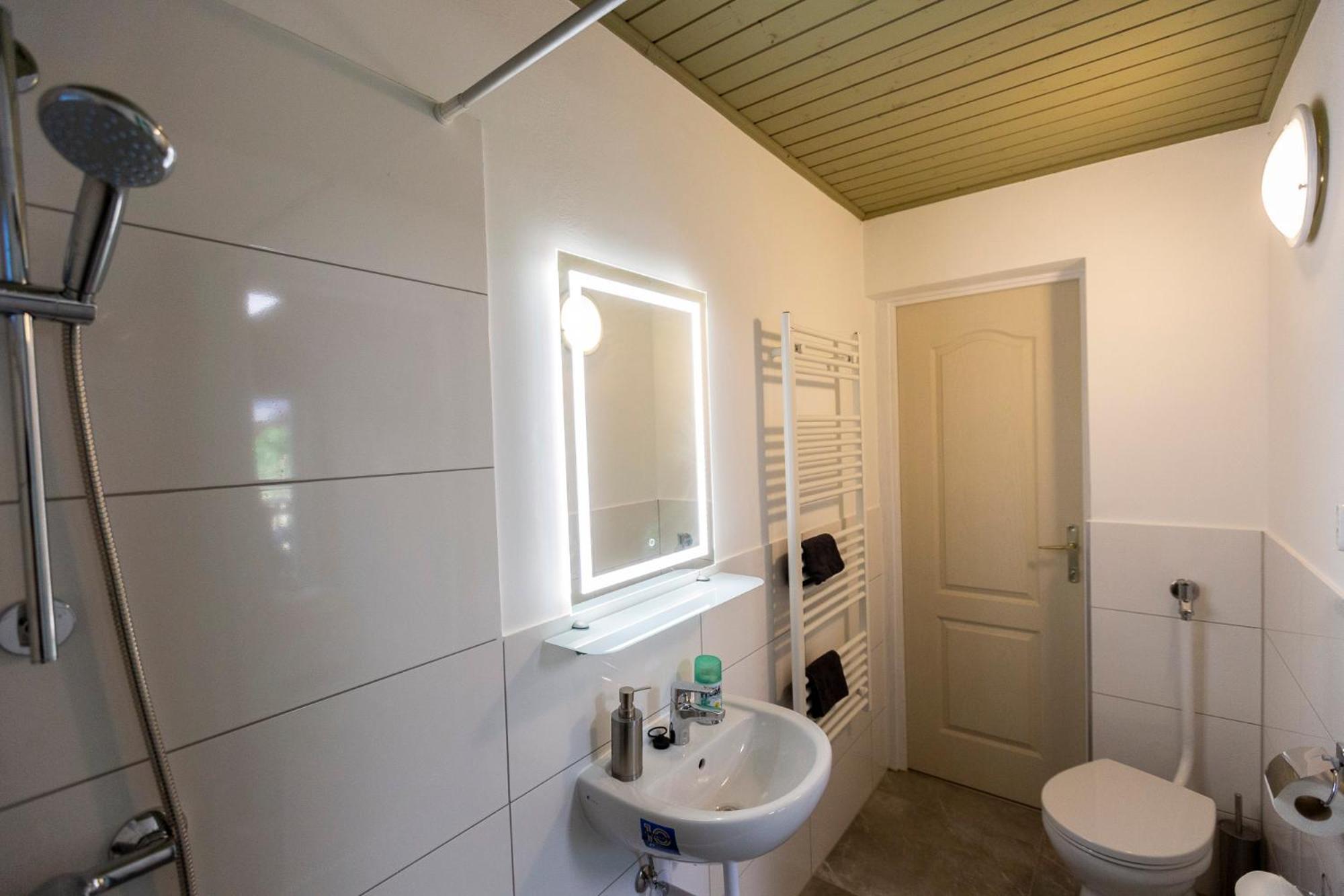 Park Apartman Sarrod Экстерьер фото