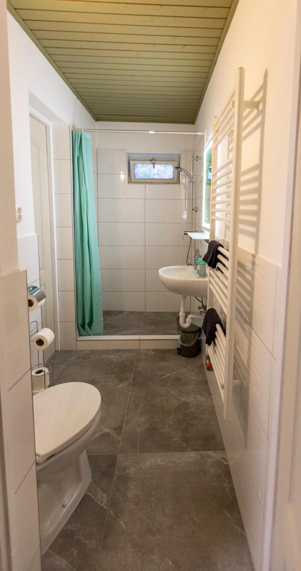 Park Apartman Sarrod Экстерьер фото